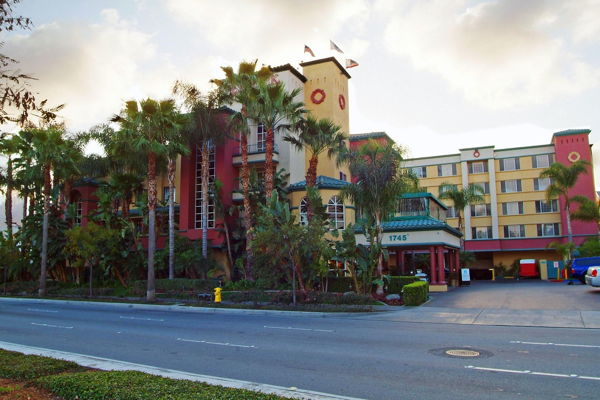 Peacock Suites Anaheim Exterior photo